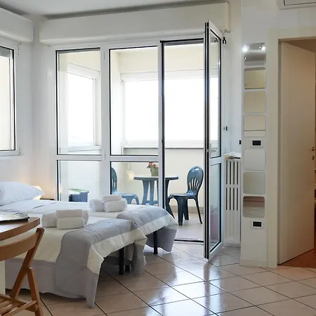 Apartman White Butterfly House